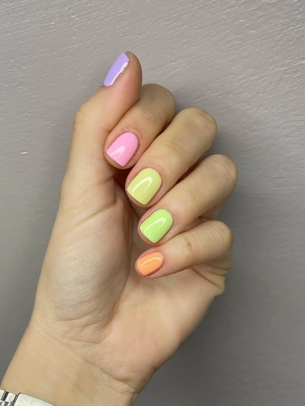 unghie pastello squoval